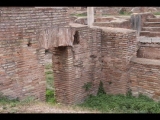 04662 ostia - regio i - insula xvi - caseggiato (i,xvi,2) - 1. raum - nordende - detail - suedwestecke - 09-2023.jpg